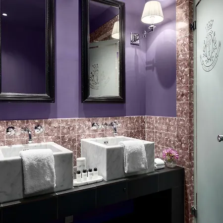 Des Indes Szálloda 5*