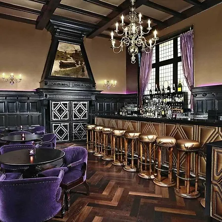 Des Indes Szálloda 5*